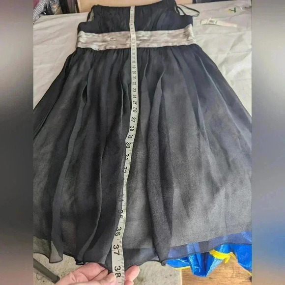 MAGGY LONDON 100% SILK COCKTAIL CLASSIC SLEEVELES KNEE LENGHTH BLACK DRESS 8 - Picture 13 of 14